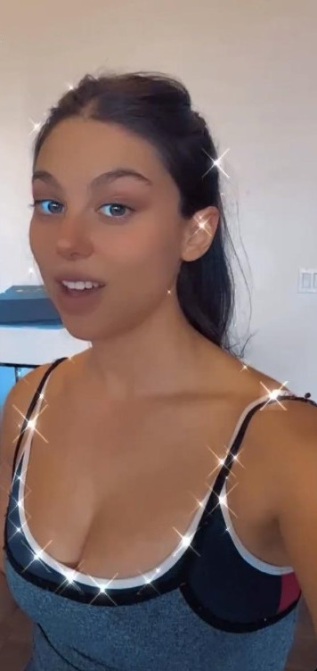 Kira Kosarin Sparkly  nude photo