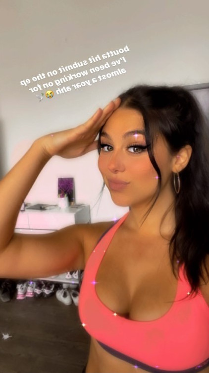 Kira Kosarin Sport Bra 1  nude photo