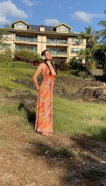Kira Kosarin Tonight’s Dinner Time Dress 2  nude photo