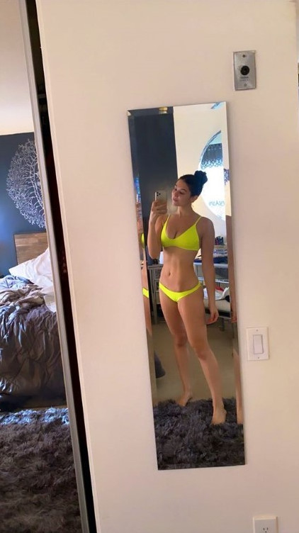 Kira Kosarin Yellow(1)  nude photo