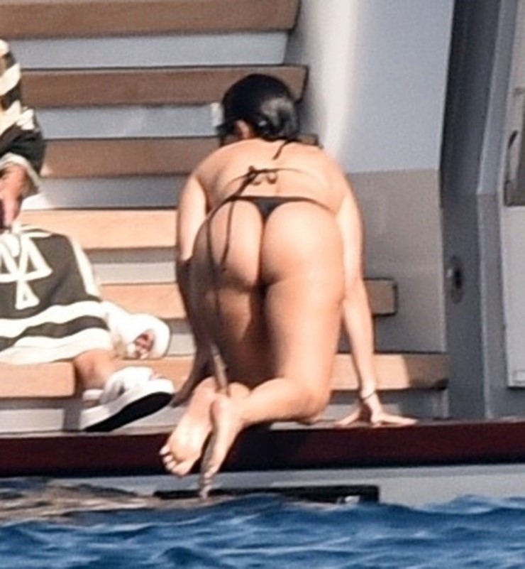 Kourtney Kardashian Bent Over Butt In Thong nude photo
