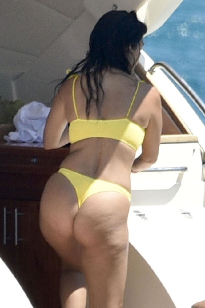Kourtney Kardashian Fat Booty In Yellow Bikini  nude photo