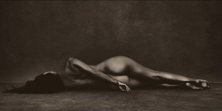 Kourtney Kardashian Posing Completely Naked  nude photo