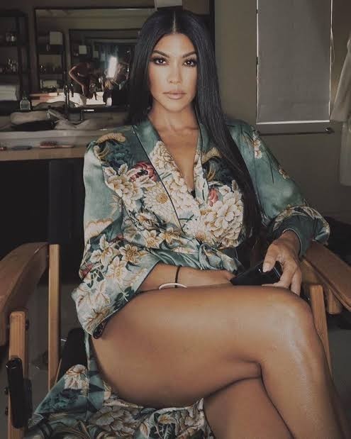Kourtney Kardashian Stunning Sexy Legs  nude photo