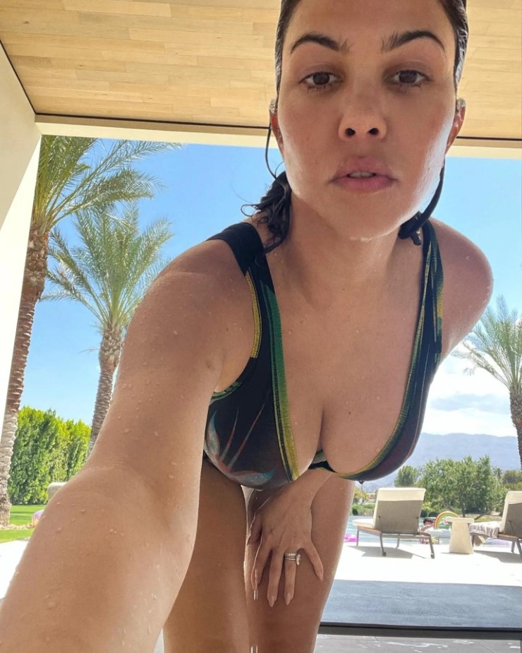 Kourtney Kardashian Tits Cleavage  nude photo