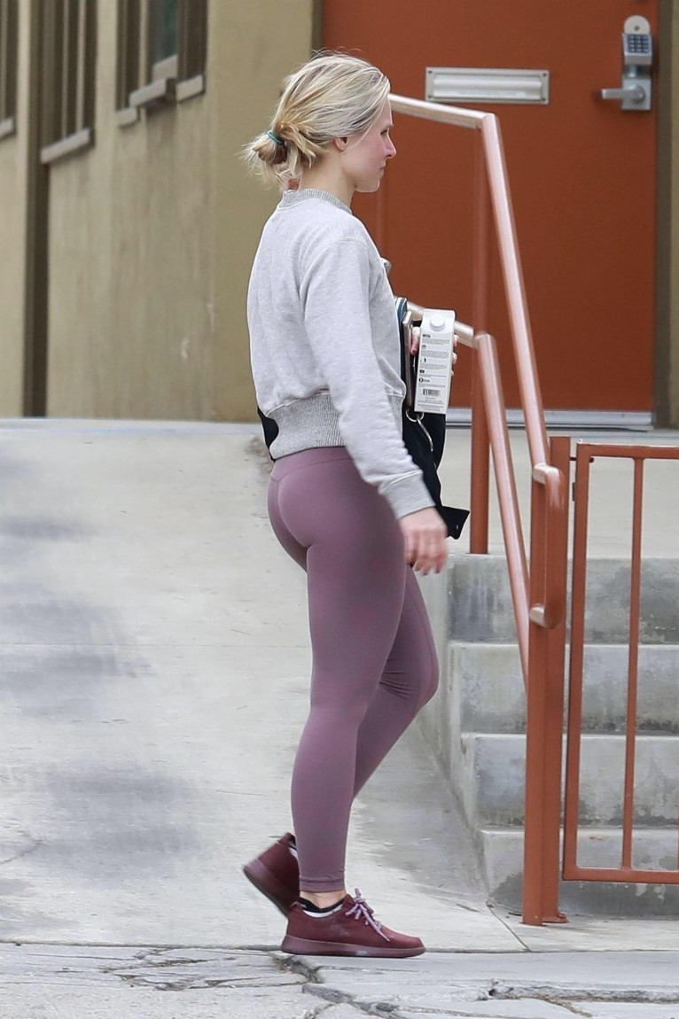 Kristen Bell Booty Tight Leggings Outdoor  nude photo