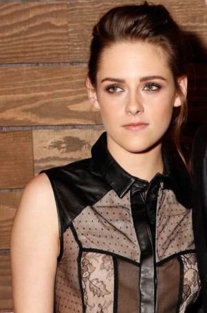 Kristen Stewart Goes Nude And Suffer  nude photo