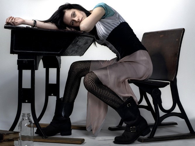 Kristen Stewart Head On Table  nude photo