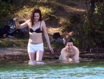 Kristen Stewart Juliette Binoche Nude  nude photo