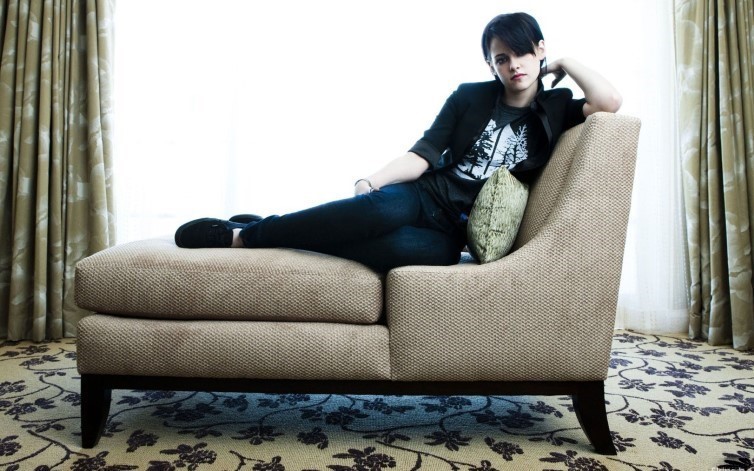 Kristen Stewart Laying In Sofa nude photo