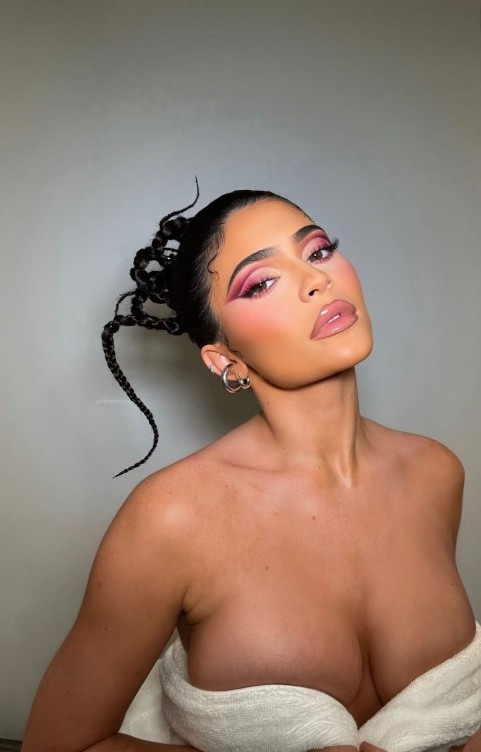Kylie Jenner Deep Cleavage  nude photo