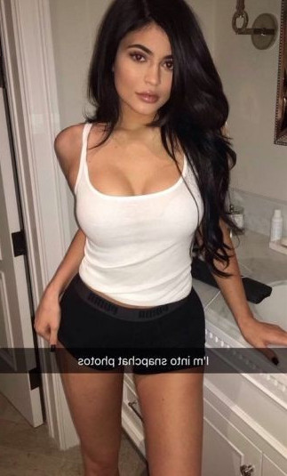 Kylie Jenner Flaunts Her Boobs On Snapchat  nude photo