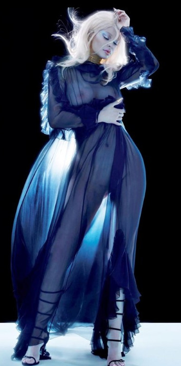 Kylie Jenner Pussy No Underwear  nude photo