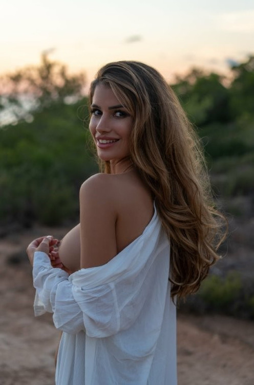 Laura Schultz  nude photo