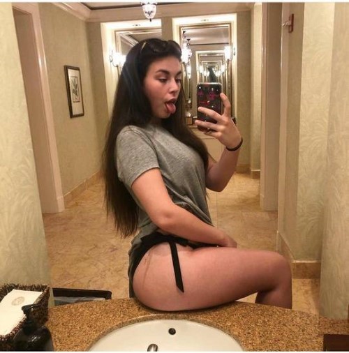 Lauren Alexis  nude photo