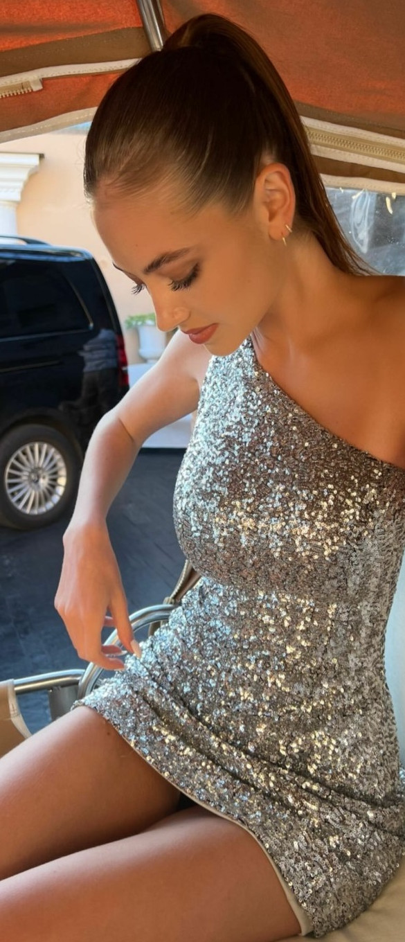 Leni Klum Upskirt Panties Sexy Legs  nude photo