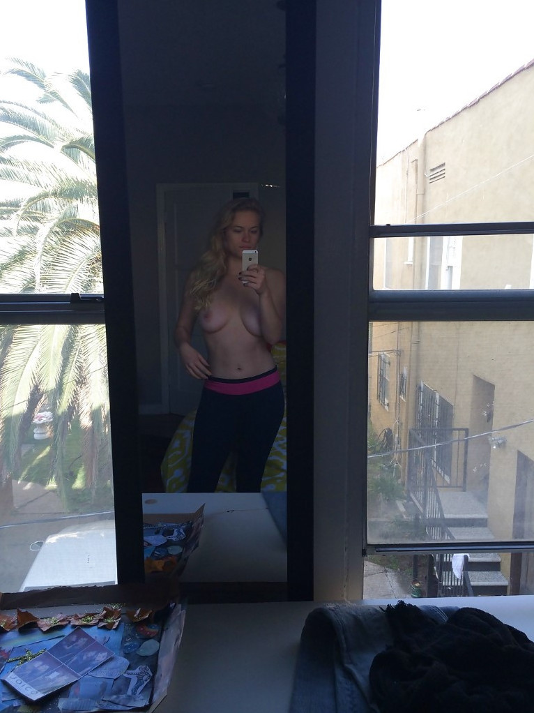 Leven Rambin Topless Leaks nude photo