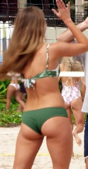 Lili Simmons Tight Ass In Bikini  nude photo