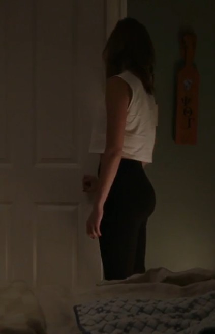 Lili Simmons Tight Ass In Pants  nude photo