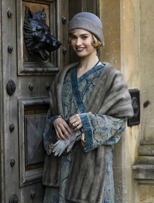 Lily James Lady Rose  nude photo