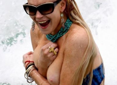 Lindsay Lohan Boob Oops  nude photo
