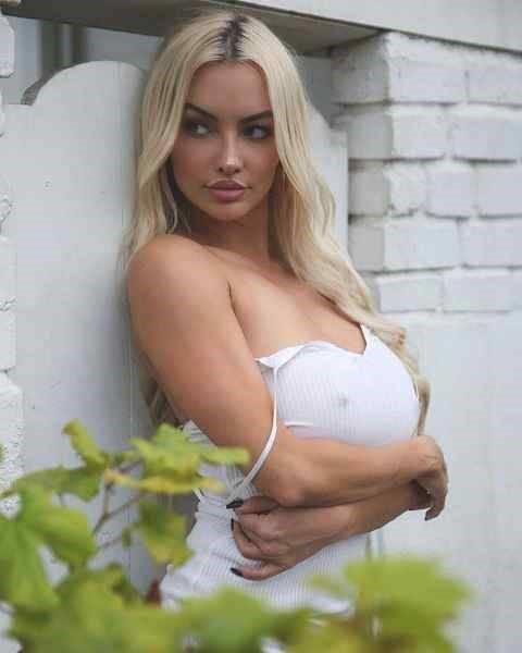 LindseyPelas  nude photo