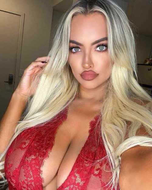 LindseyPelas  nude photo