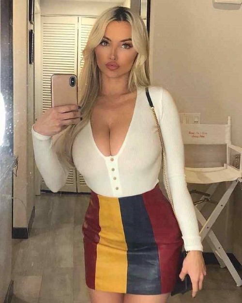 Lindsey Pelas  nude photo