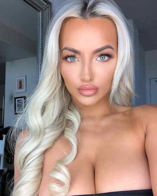 Lindsey Pelas  nude photo