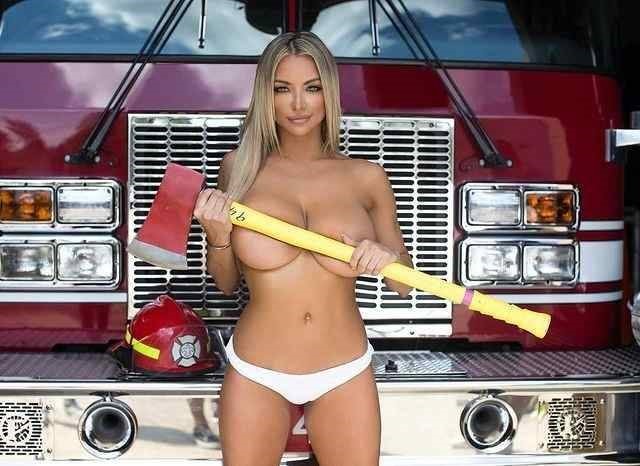 Lindsey Pelas  nude photo