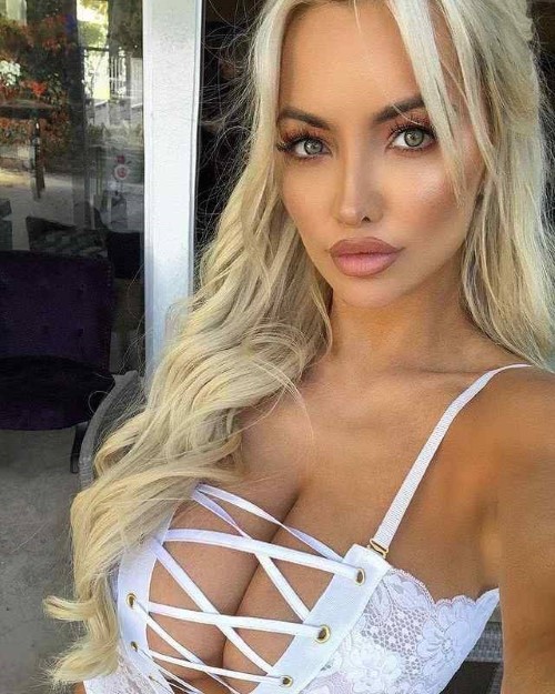 LindseyPelas  nude photo