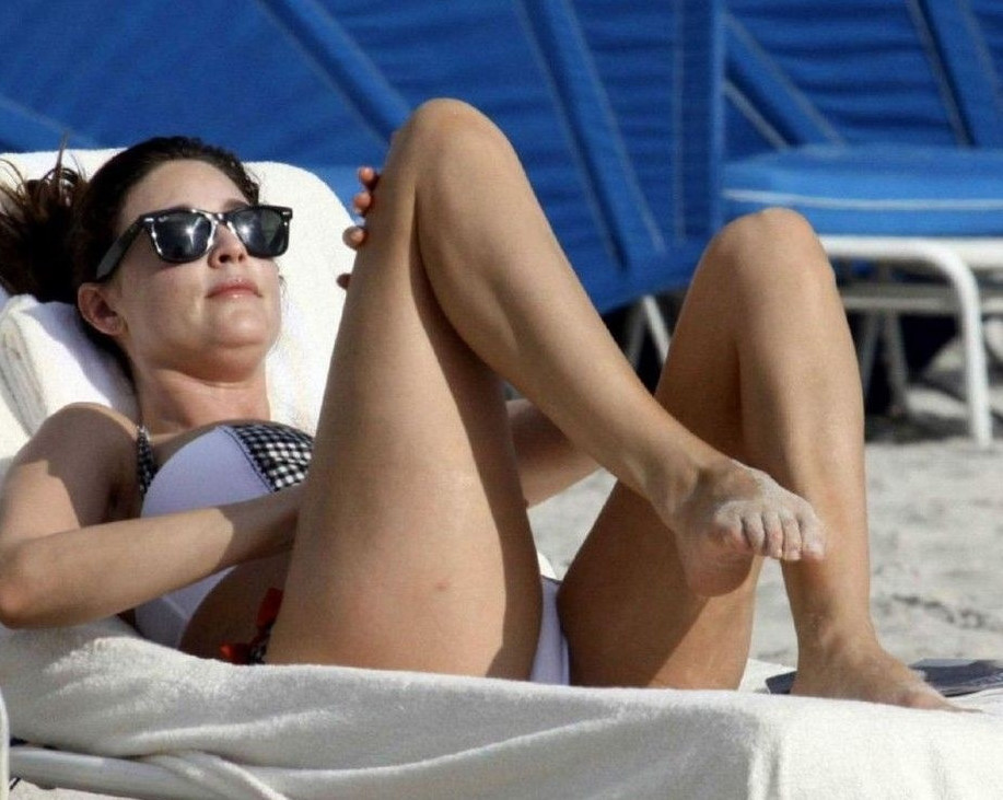 Lisa Snowdon Bikini On Beach  nude photo