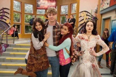Liz Gillies And Ariana Grande Victoria Justice  nude photo