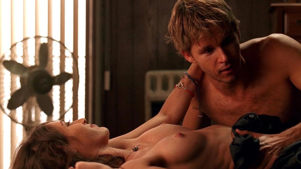 Lizzy Caplan Sexy Tits  nude photo