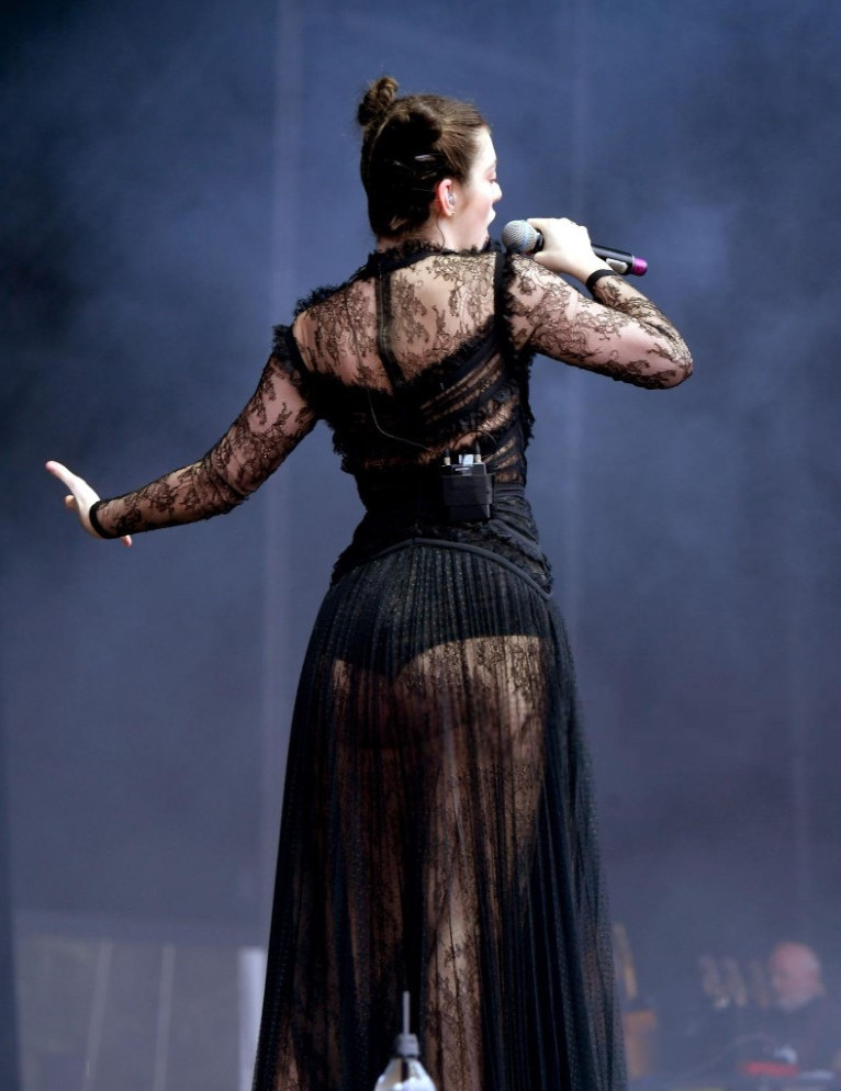 Lorde Big Booty While Performing  nude photo