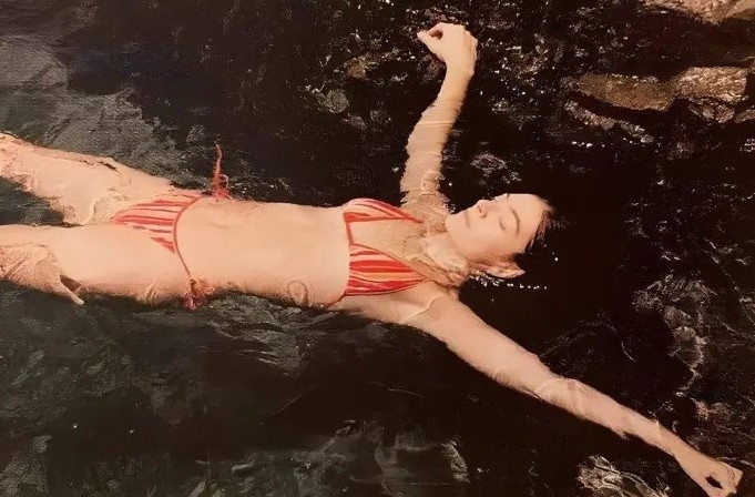 Lorde Floating In A Bikini  nude photo