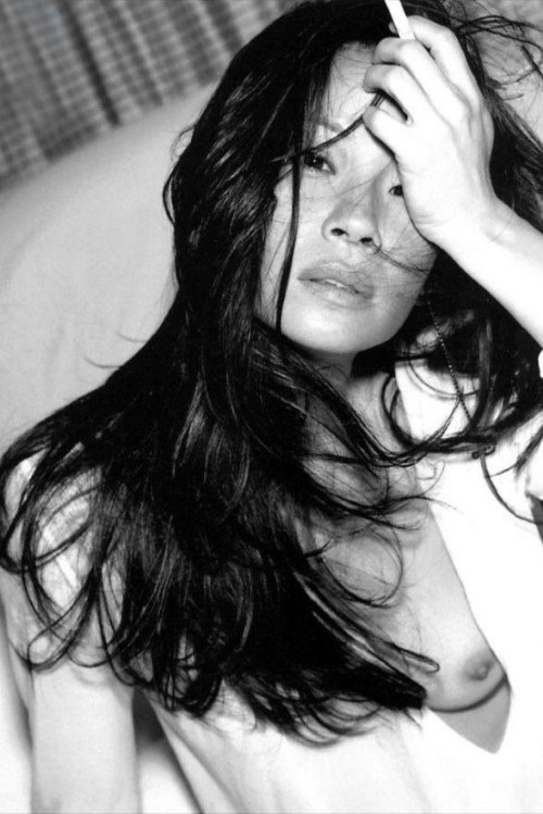 Lucy Liu Nude Boob Slip  nude photo