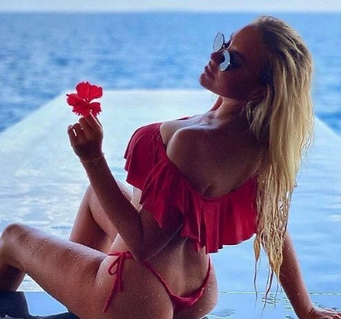 Lucy Sea  nude photo