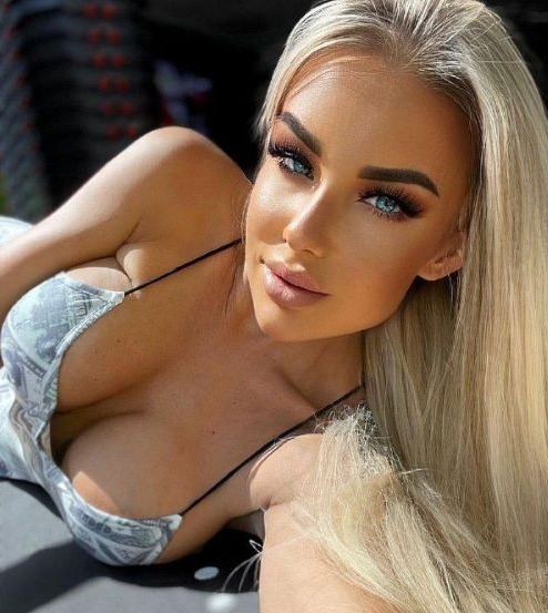 Lucy Sea  nude photo