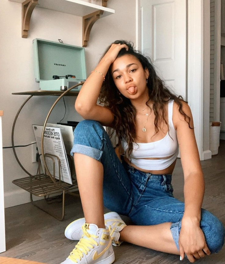 Madison Bailey  nude photo