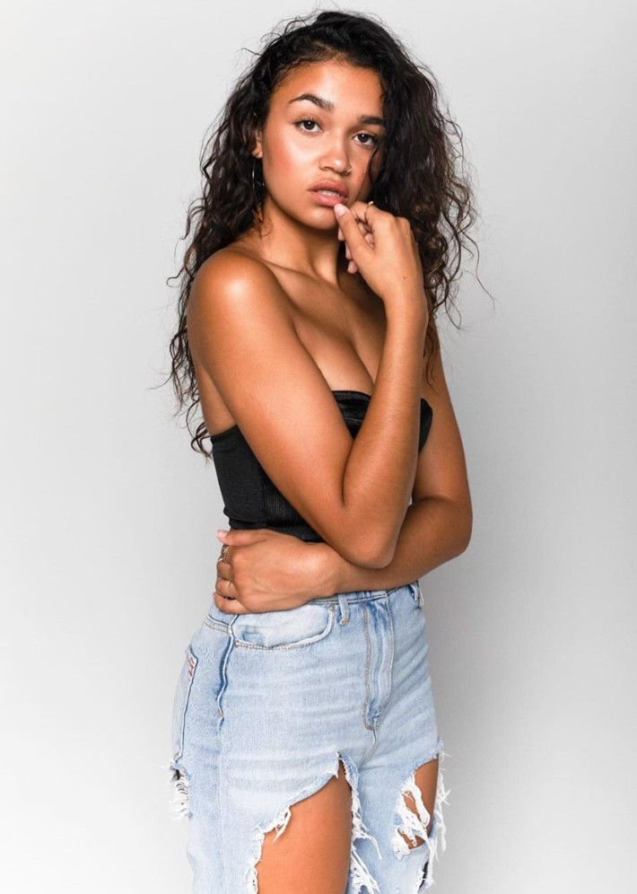 Madison Bailey  nude photo