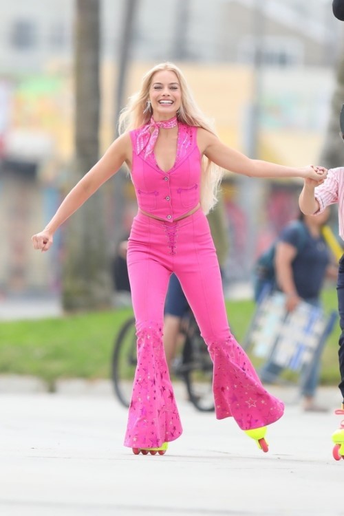 Margot Robbie As Barbie 1(1)  nude photo