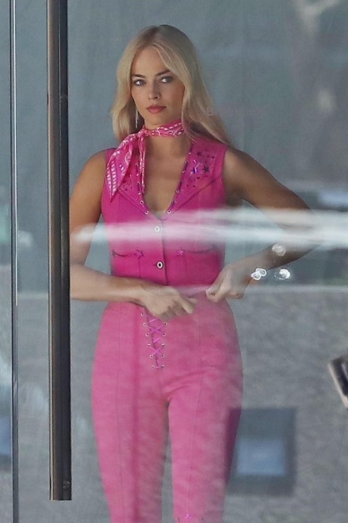 Margot Robbie As Barbie 3  nude photo