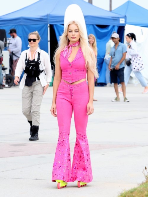 Margot Robbie As Barbie 3(1)  nude photo