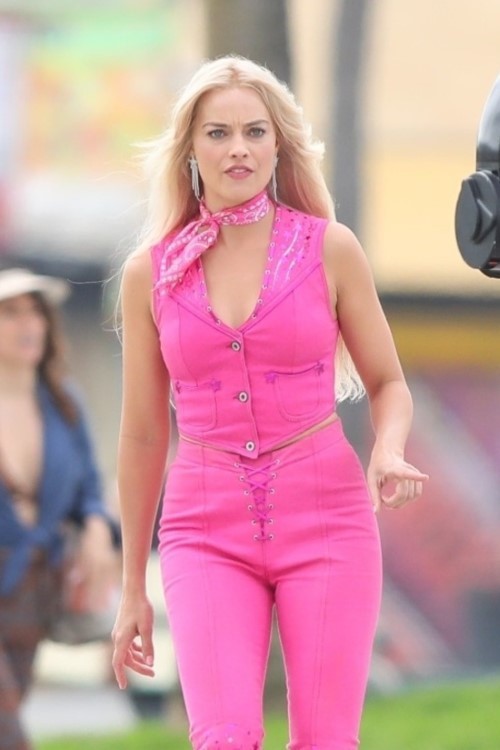 Margot Robbie As Barbie 4(1)  nude photo
