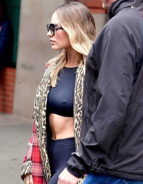 Margot Robbie Beautiful In Street  nude photo