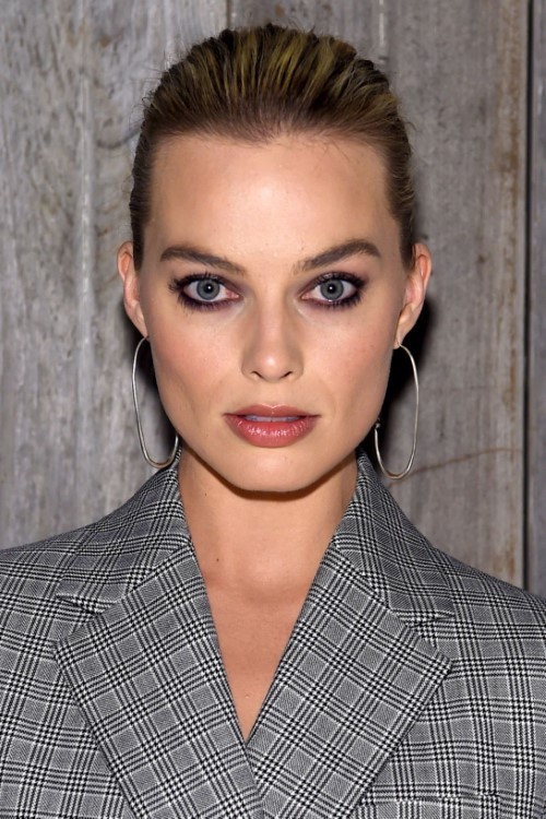Margot Robbie Deep Look  nude photo
