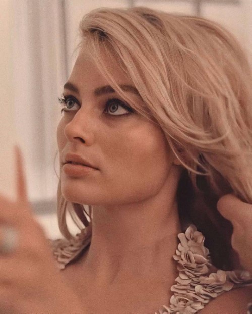 Margot Robbie Face Eyes Hair… All Exceptional  nude photo
