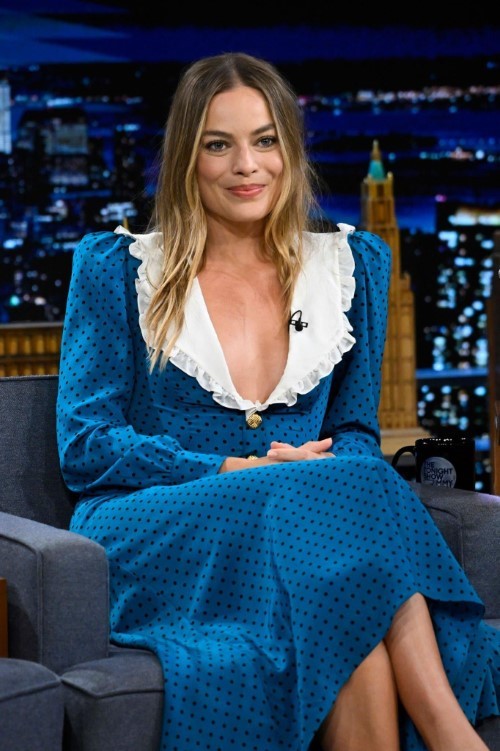 Margot Robbie For The Tonight Show 1  nude photo