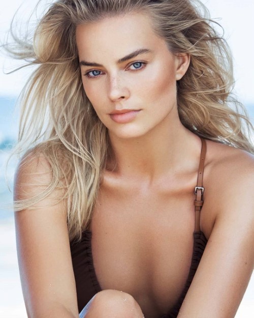 Margot Robbie Freckles  nude photo